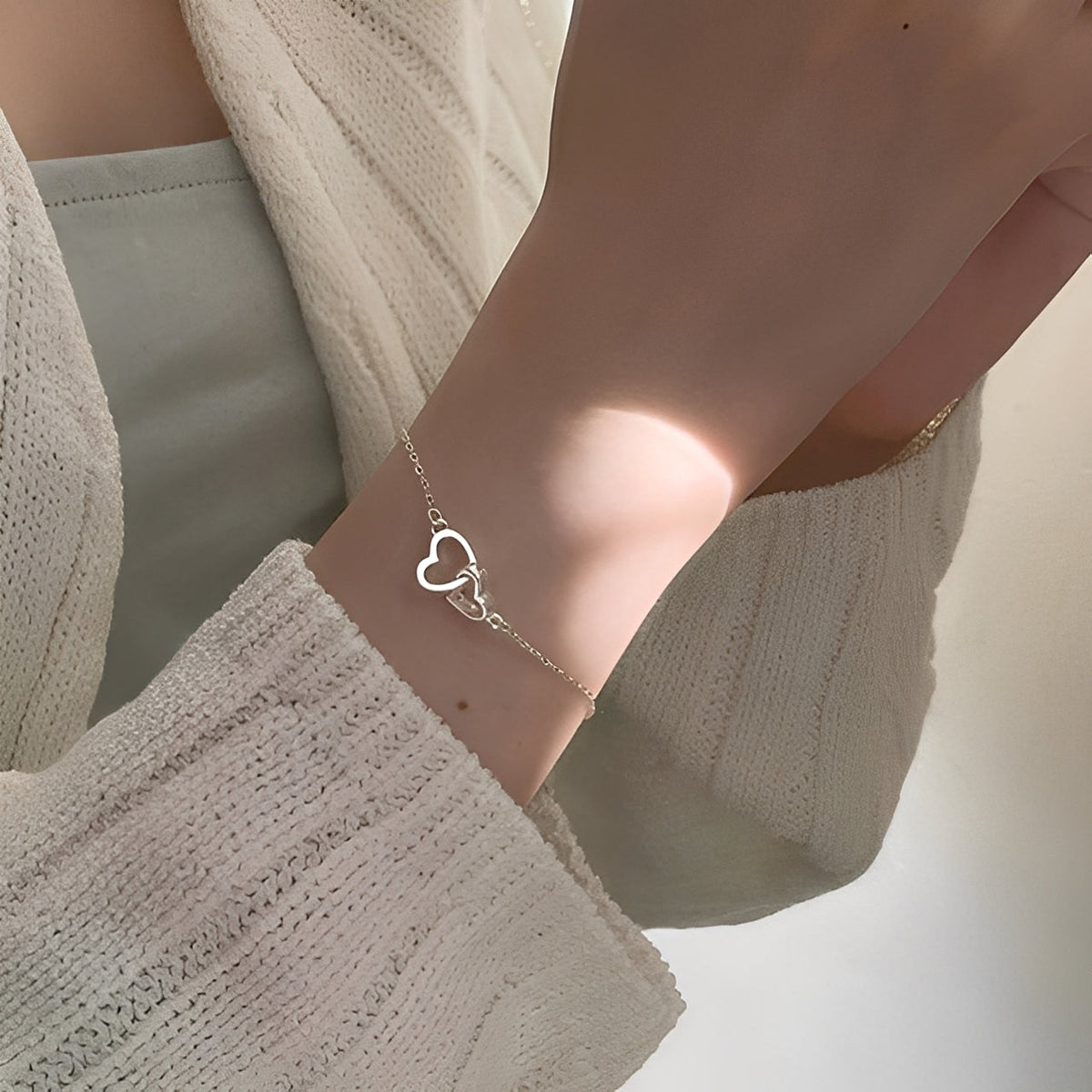 Amara – Bracelet charm with double heart