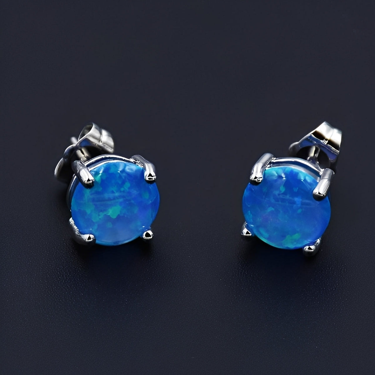 Camille – Elegant stud earrings in opal