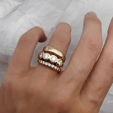 Freya – hammered gold ring set