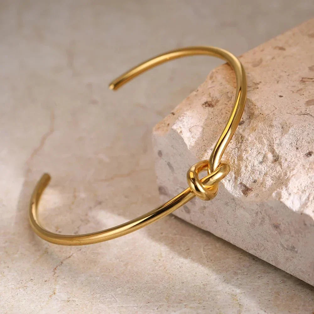 Clea – Classic bracelet with knot