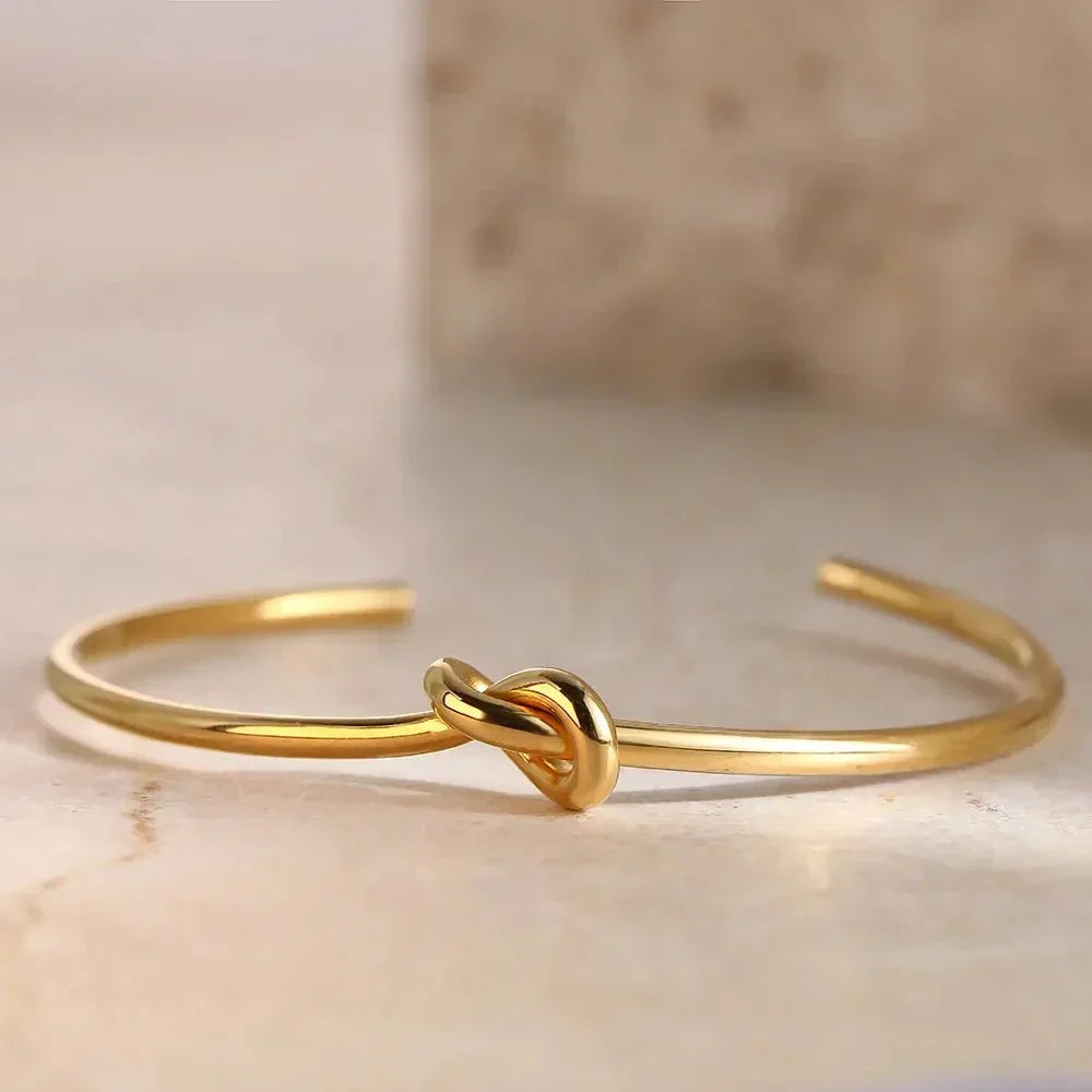 Clea – Classic bracelet with knot