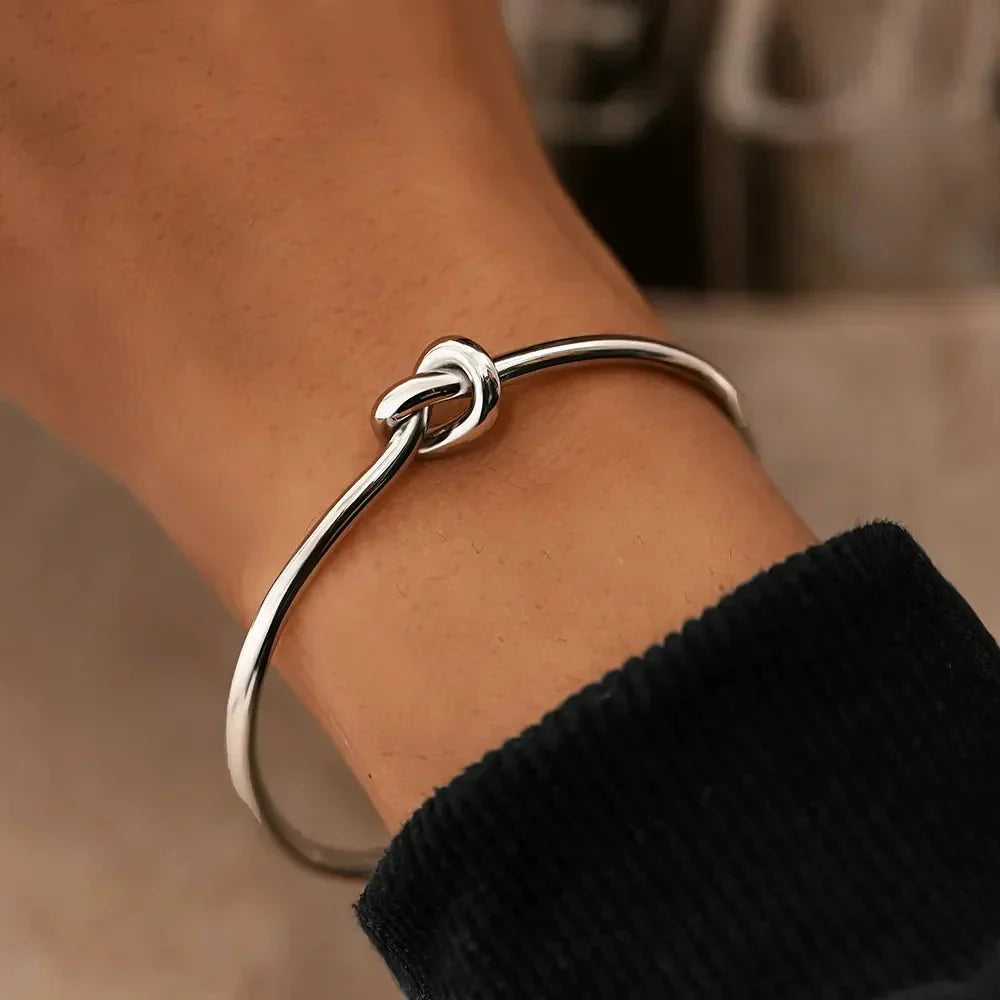 Clea – Classic bracelet with knot