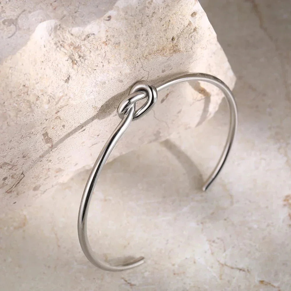 Clea – Classic bracelet with knot