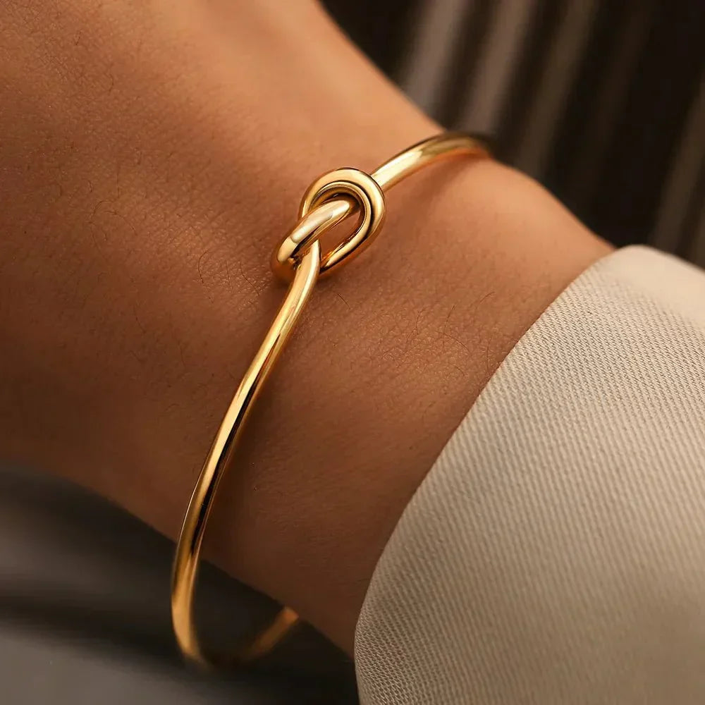 Clea – Classic bracelet with knot