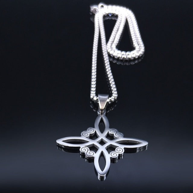 Morwen – Necklace with Witch Knot Protector