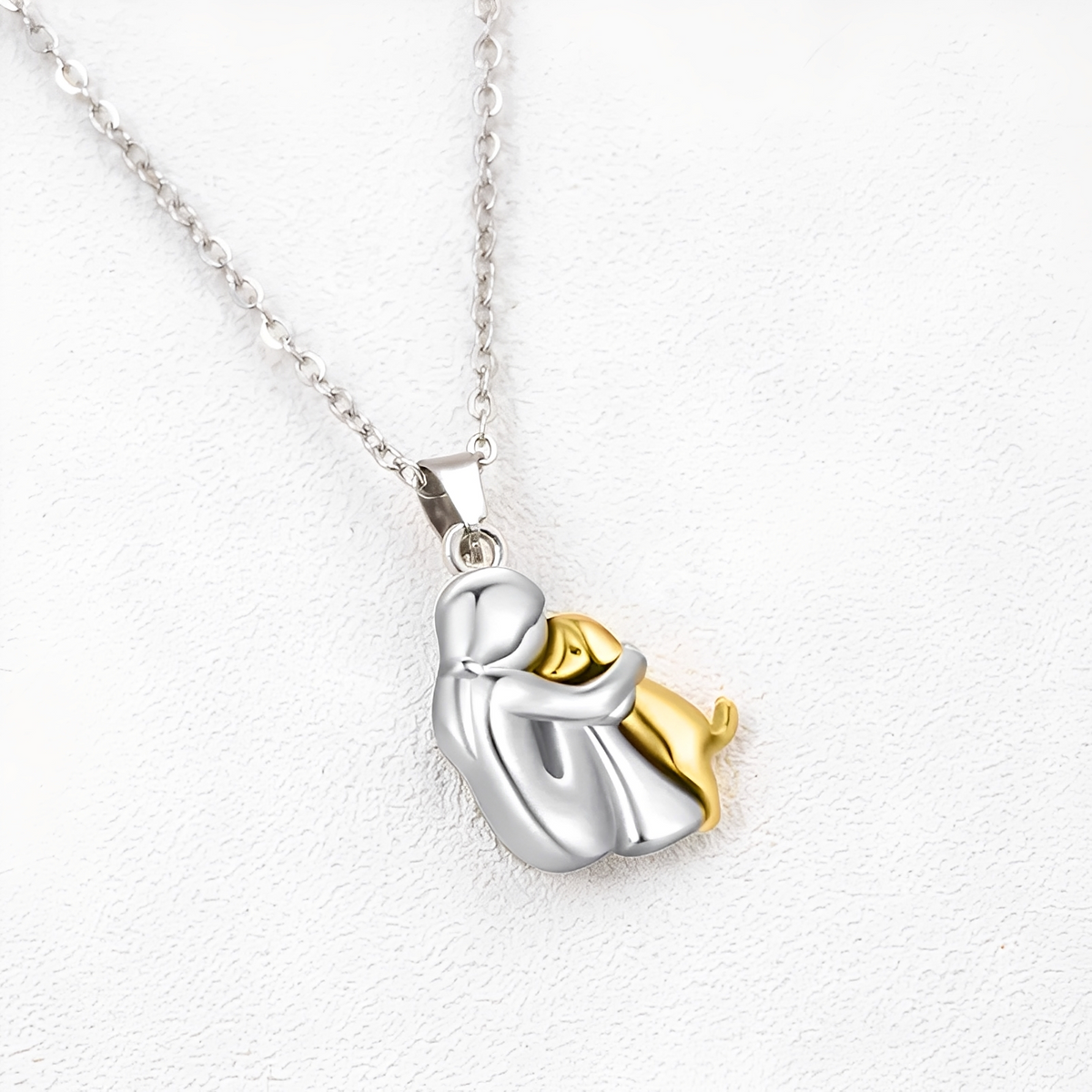 Neko – Collar with hug pendant between dog and owner
