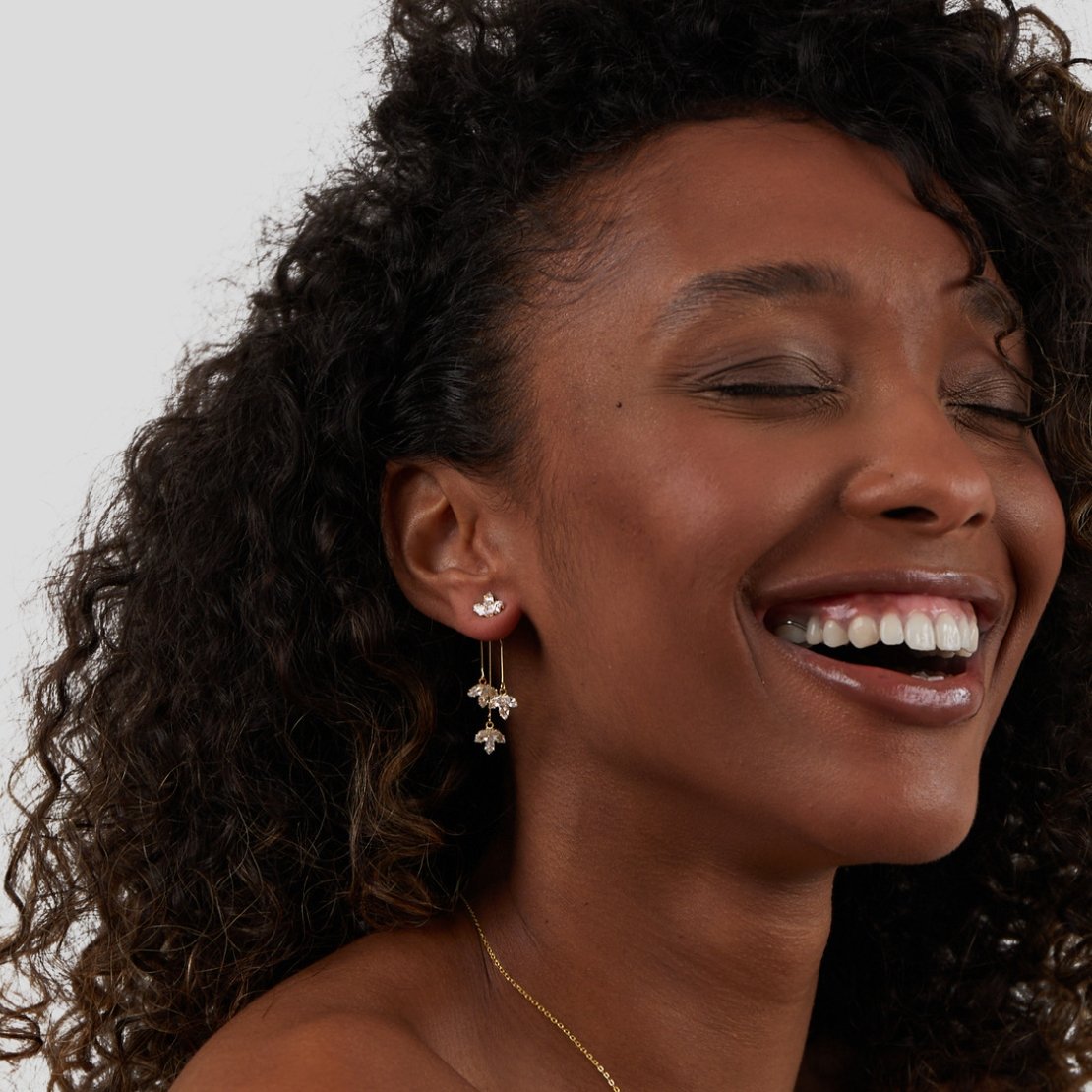 Maia - Earrings of crystal in lotus shape with waterfall