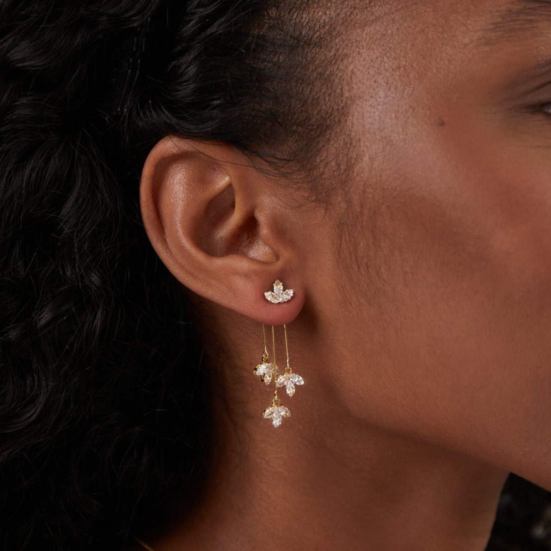 Maia - Earrings of crystal in lotus shape with waterfall