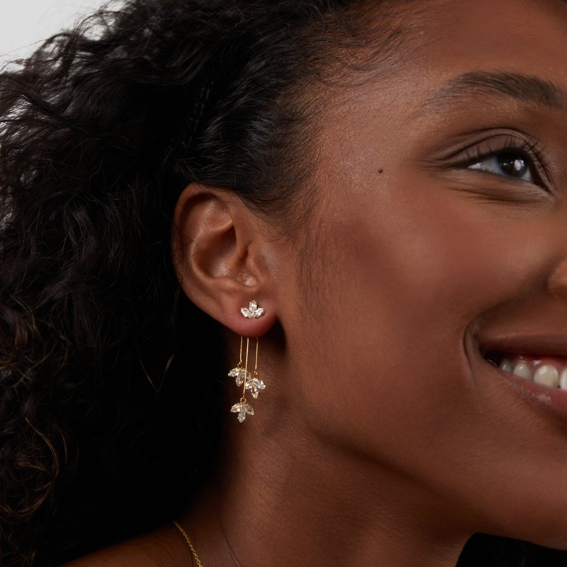 Maia - Earrings of crystal in lotus shape with waterfall