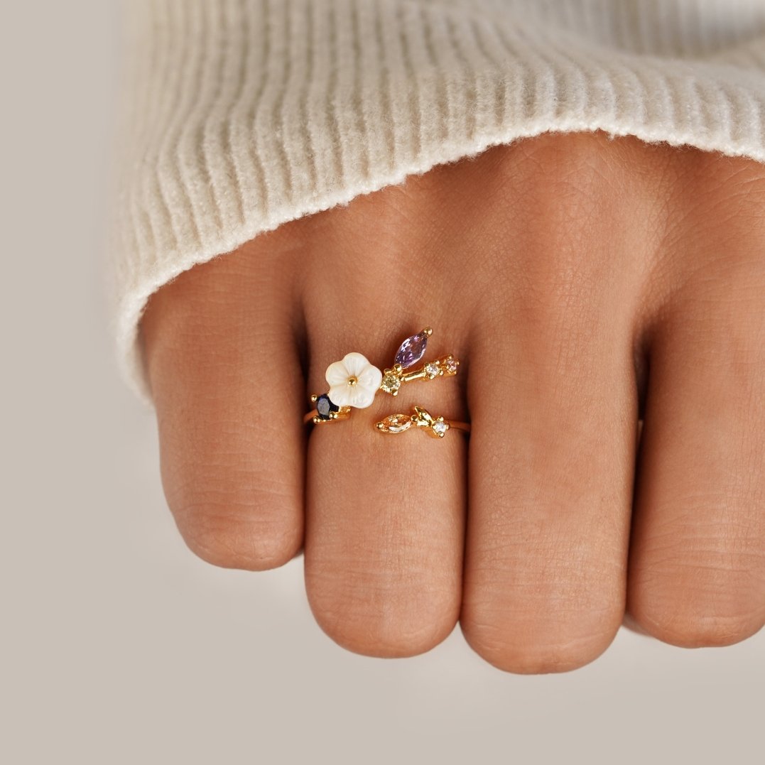 Leah - Gold Ring with White Crystal Flowers
