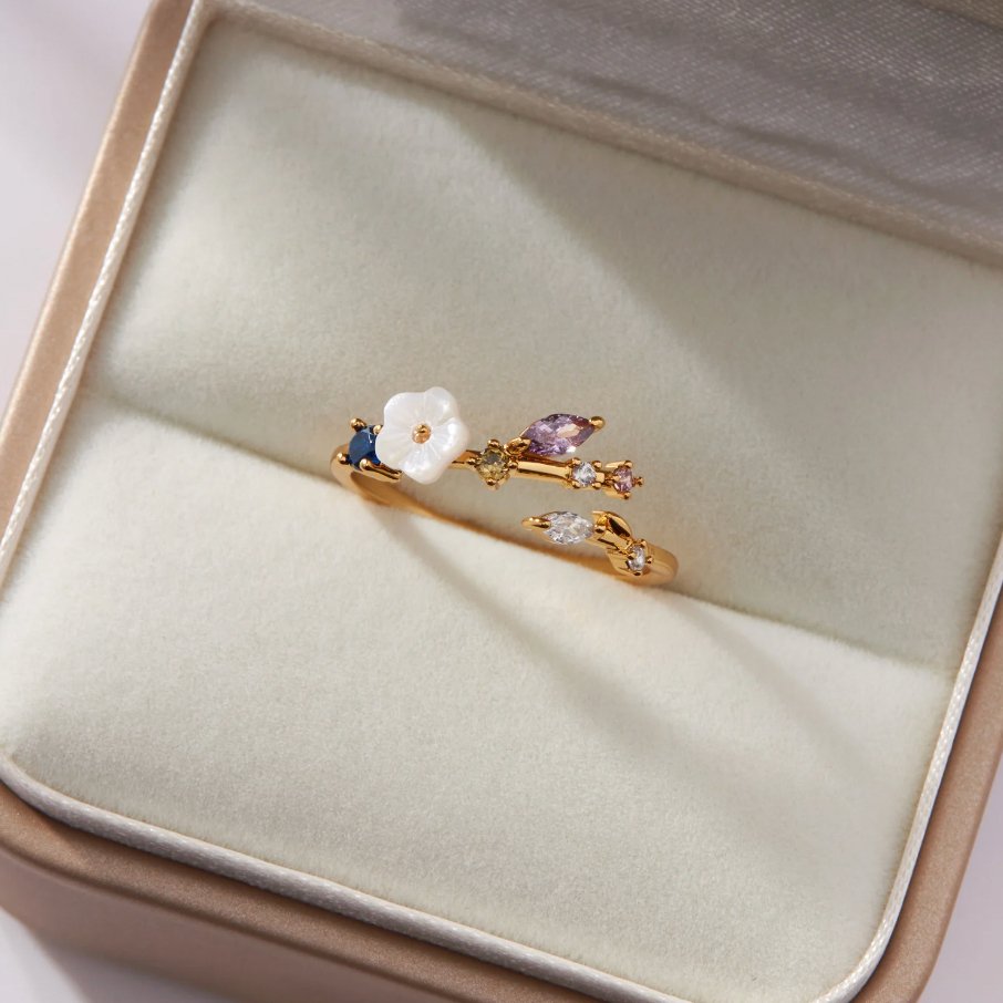 Leah - Gold Ring with White Crystal Flowers