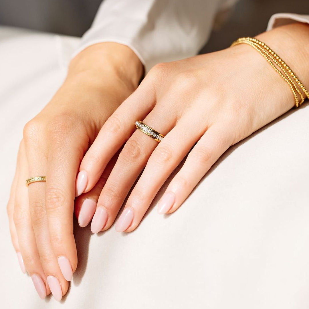 Alessia – Fidget spinning ring with crystal accent