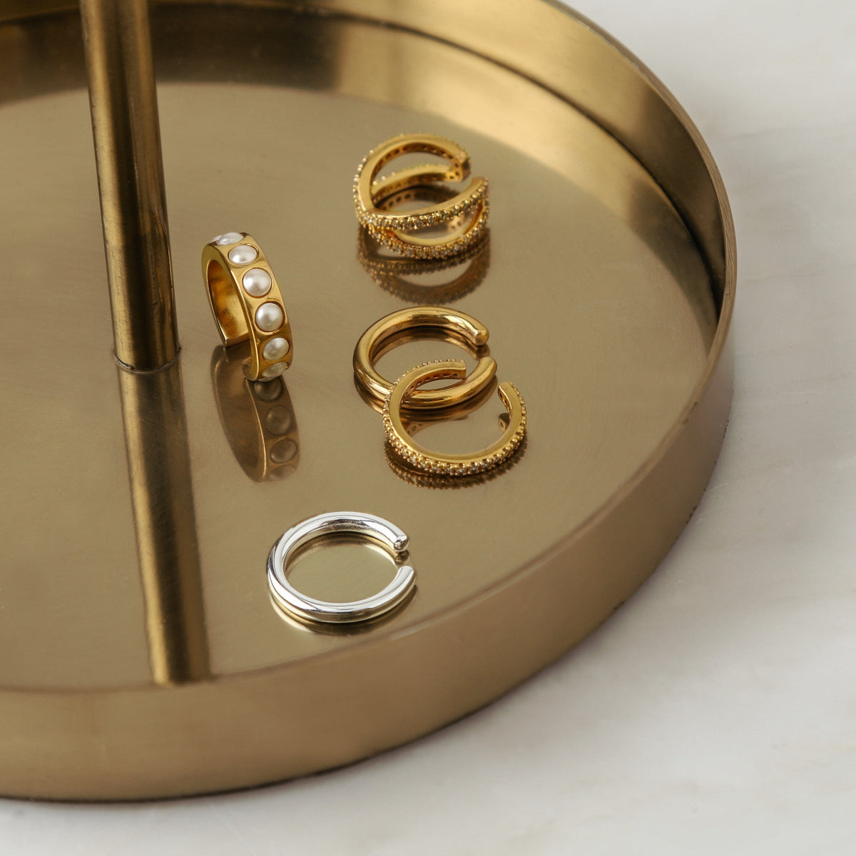 Bree – Gold ear cuff with crystals