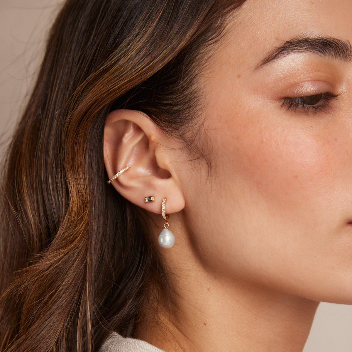 Bree – Gold ear cuff with crystals