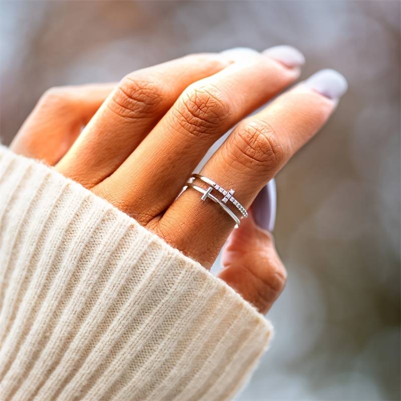 Double bar - delicate crossed ring