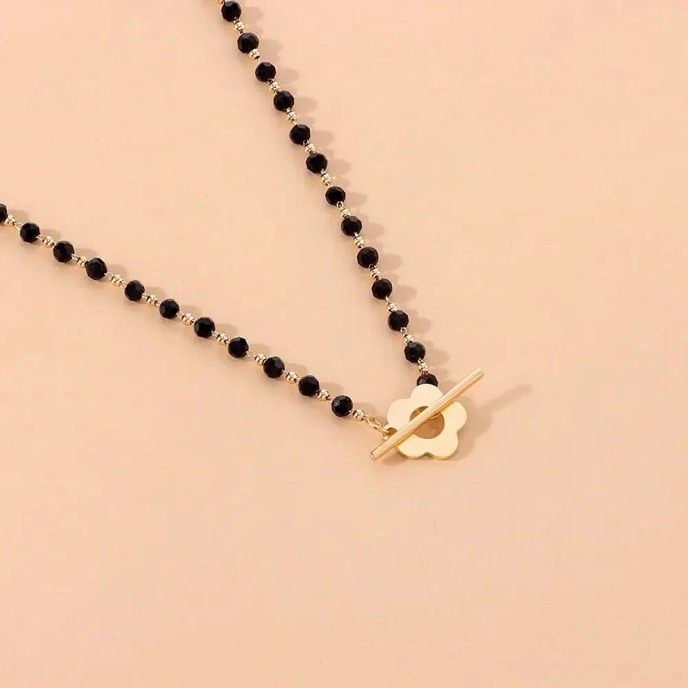 Naya - Floral choker collar with flower clasp