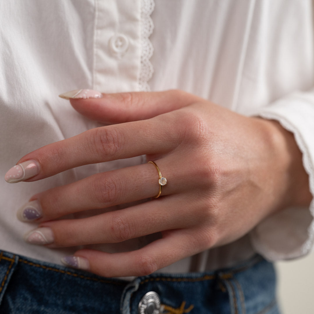 Heba - Golden ring with moonstone