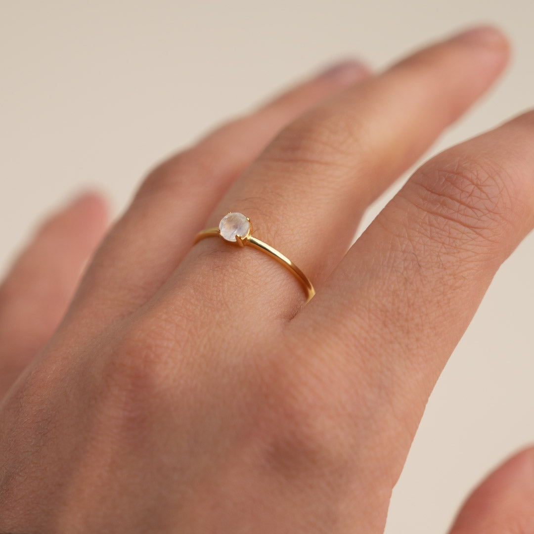 Heba - Golden ring with moonstone