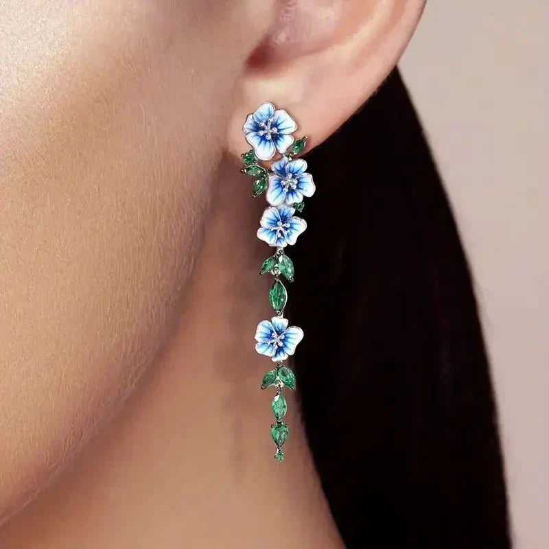 Yara – Hanging earrings of blue flowers