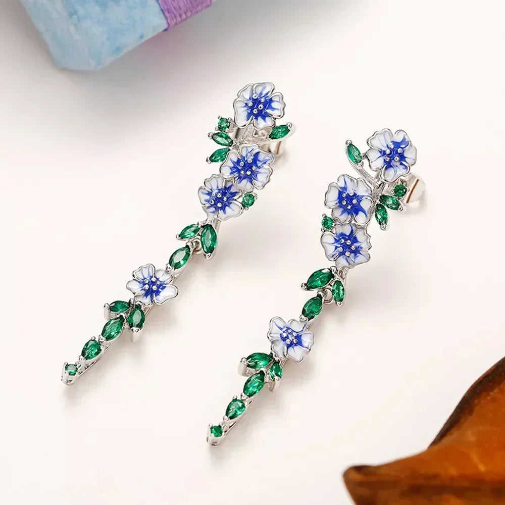 Yara – Hanging earrings of blue flowers