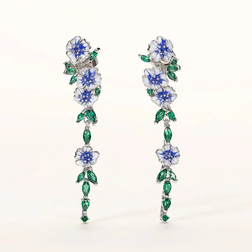Yara – Hanging earrings of blue flowers