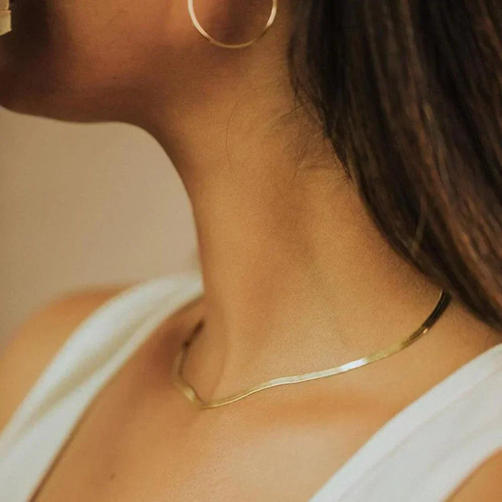 Elizabeth – Golden Snake Chain Collar