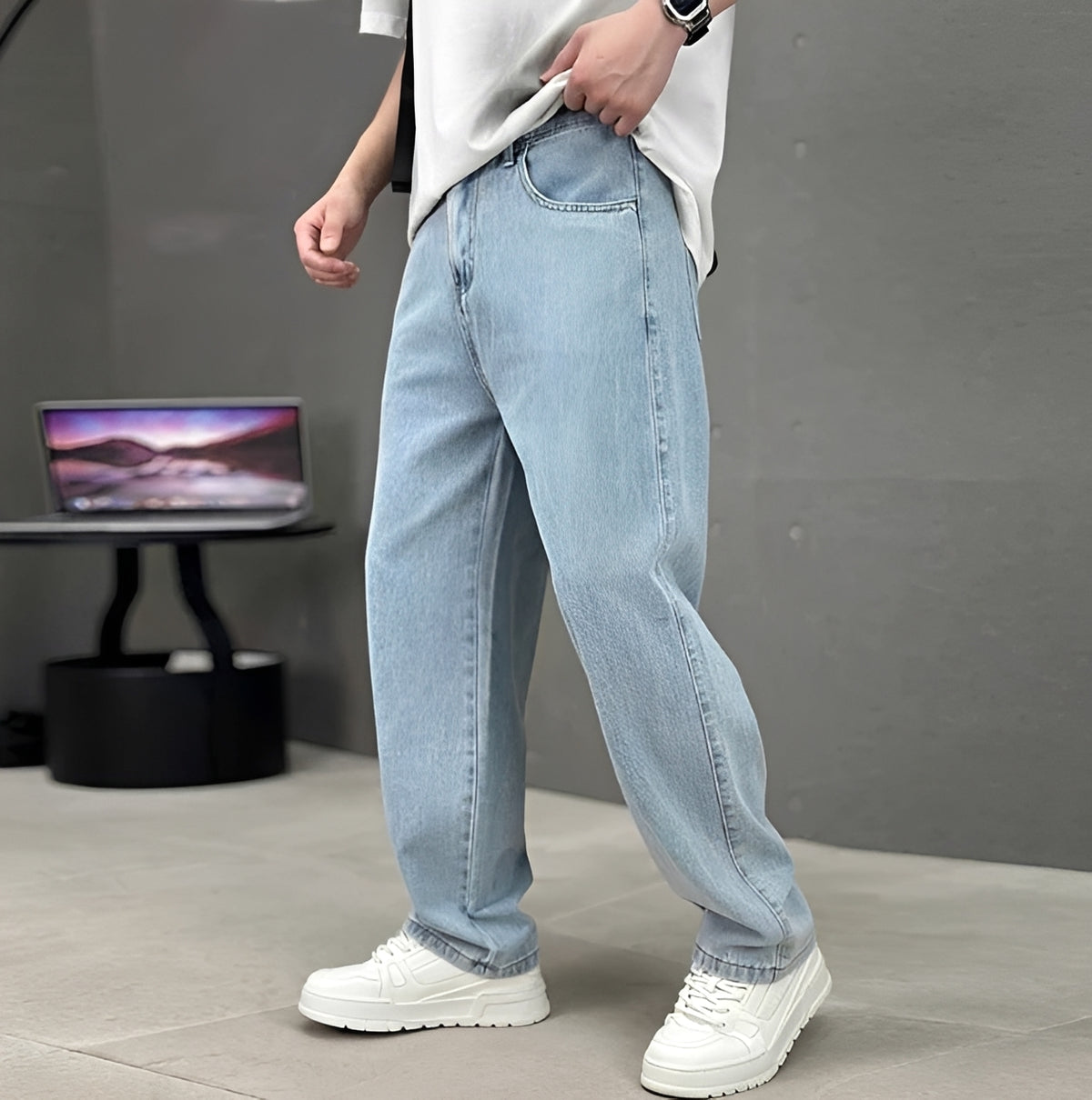 Men's Straight Leg Jeans - Classic Design, Relaxed Fit