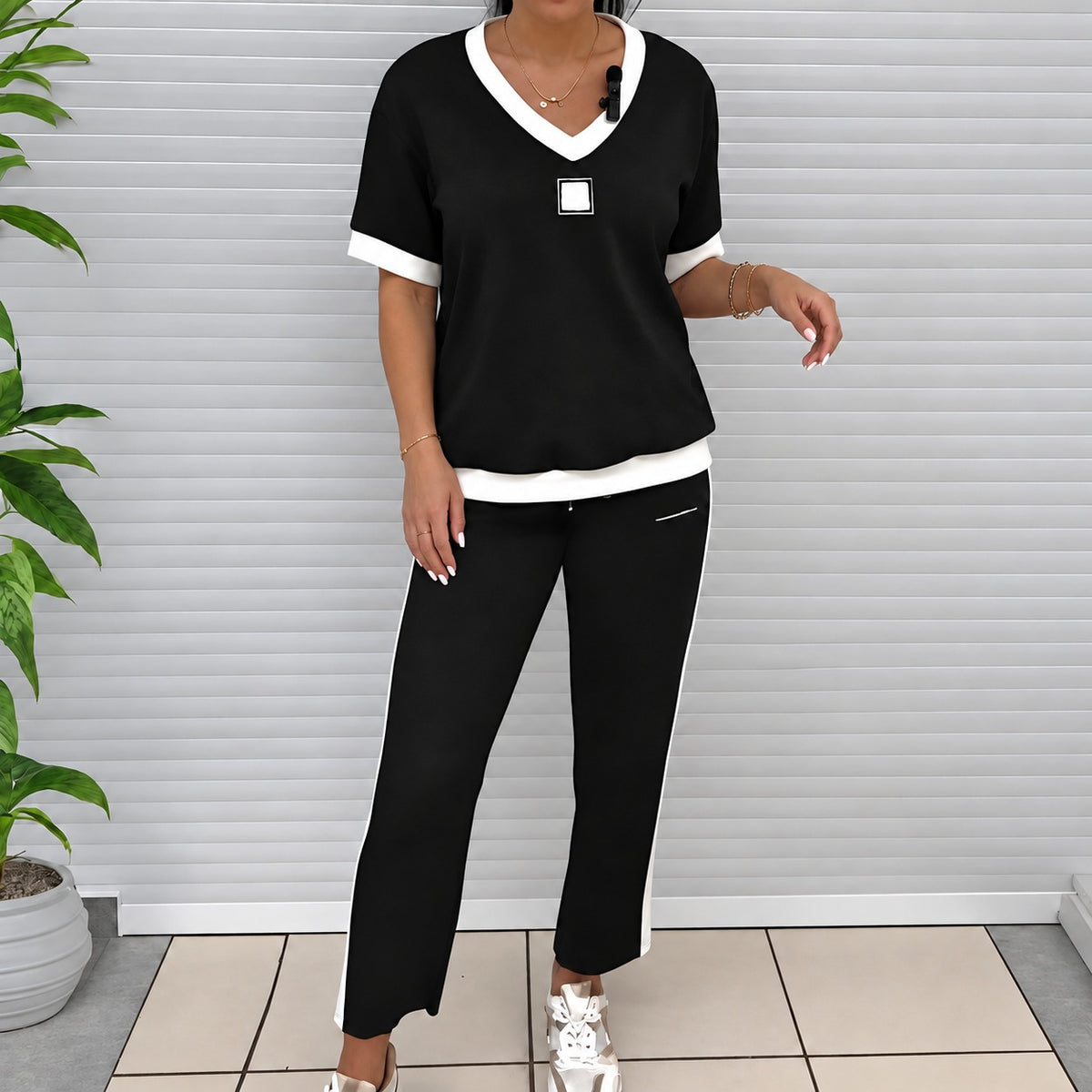 Set Women V-Neck Top and Straight-Leg Pants - Colorblock Design, Relaxed Fit