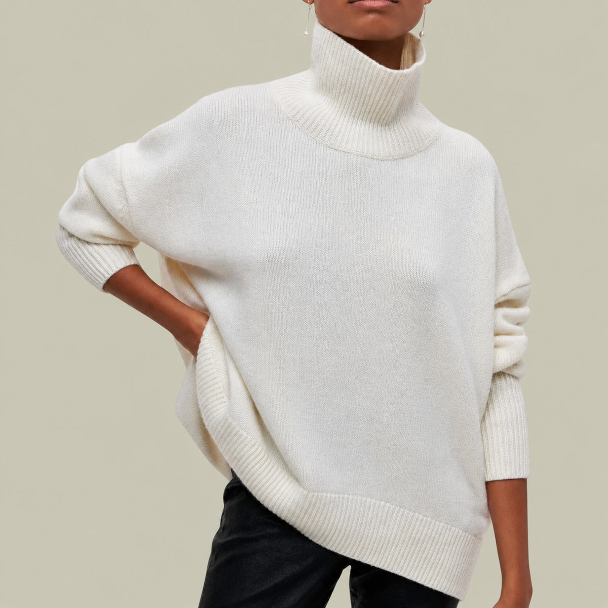 Sweater Women - Turtleneck, Relaxed Fit, Long Sleeve, Casual Style