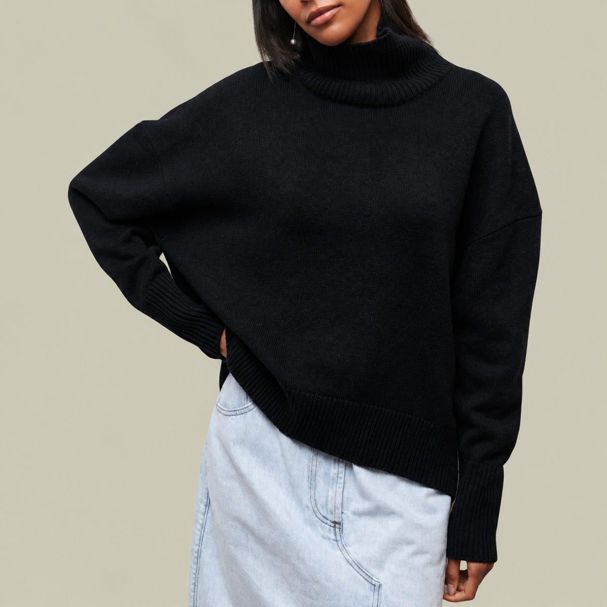 Sweater Women - Turtleneck, Relaxed Fit, Long Sleeve, Casual Style