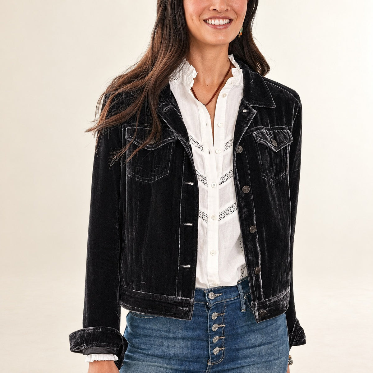 Women's button-front shirt jacket with shirt collar and flap chest pockets, long sleeve relaxed fit