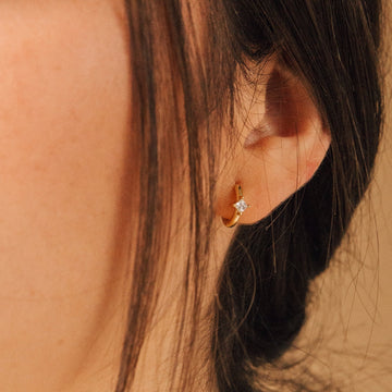 Brilliant earring - Elegant Huggie earring