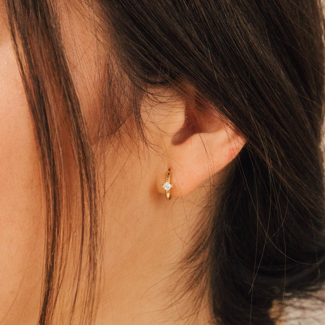 Brilliant earring - Elegant Huggie earring