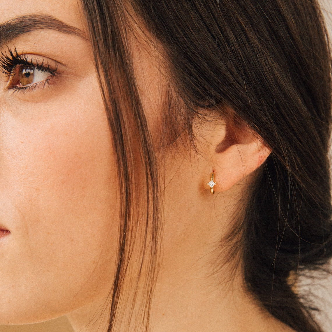 Brilliant earring - Elegant Huggie earring