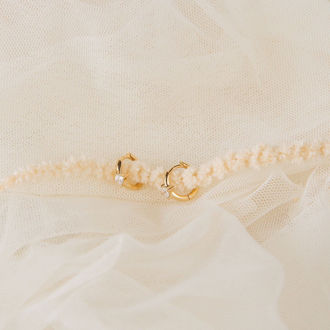 Brilliant earring - Elegant Huggie earring