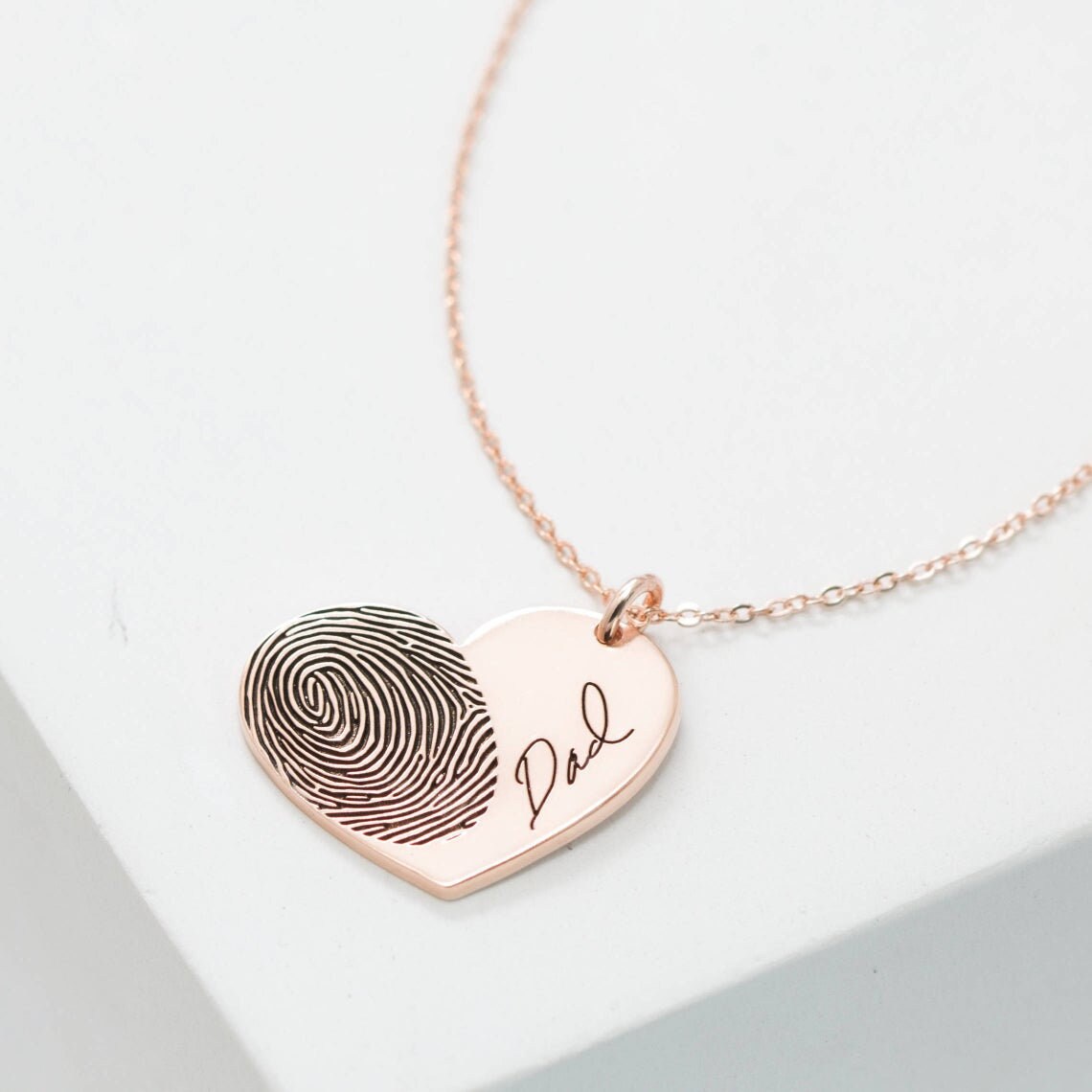 Fingerprint in the shape of a heart - Personalized name necklace