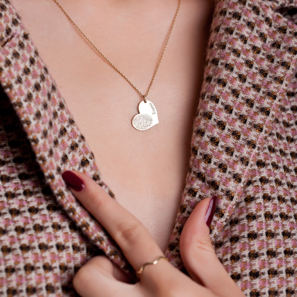 Fingerprint in the shape of a heart - Personalized name necklace