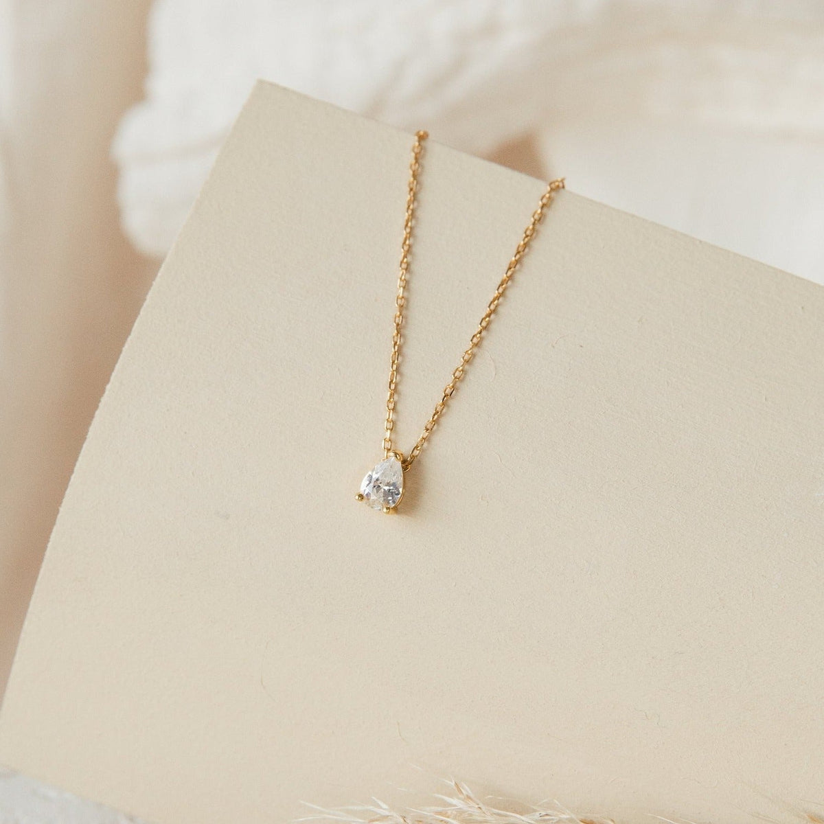 Brilliant Teardrop - Elegant Necklace in Teardrop Shape