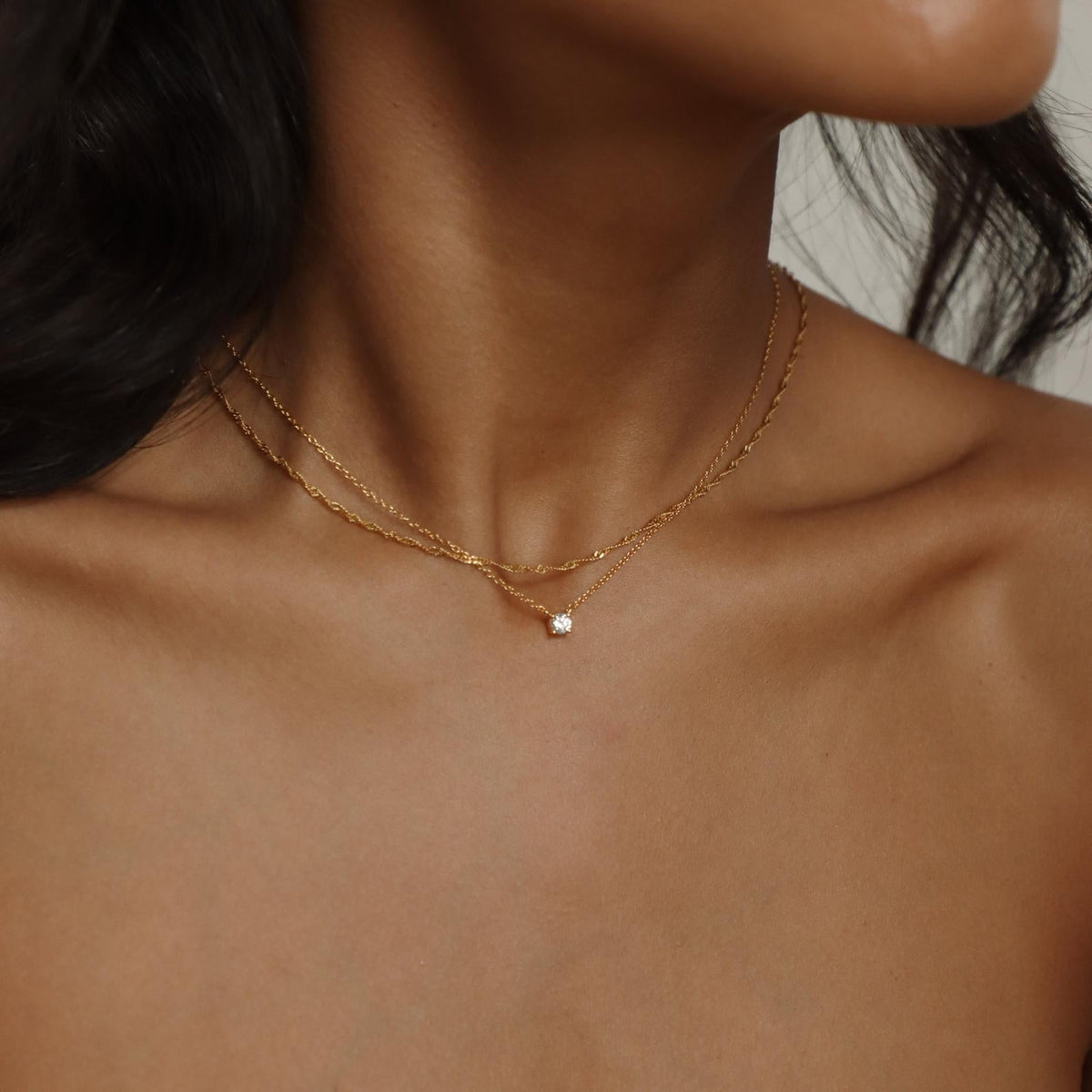 Delicate necklace with shiny details