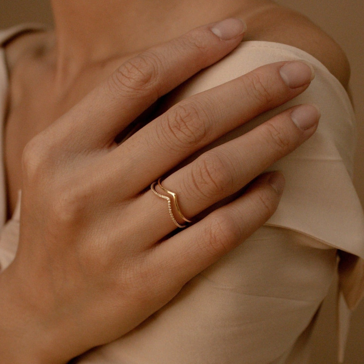 Eva – Stackable Curved Ring Set