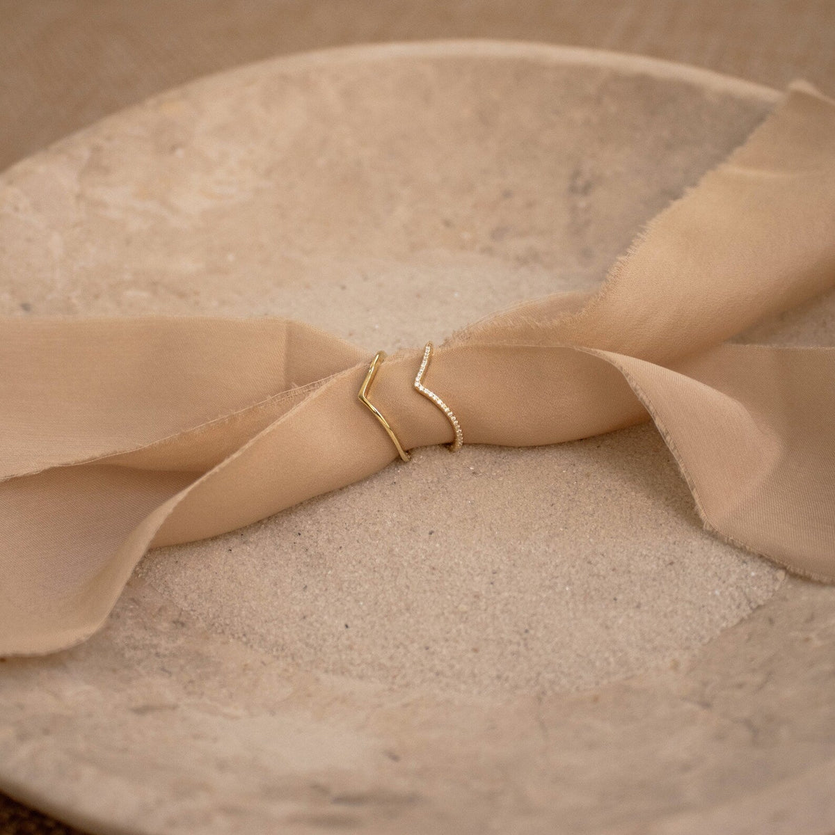 Eva – Stackable Curved Ring Set