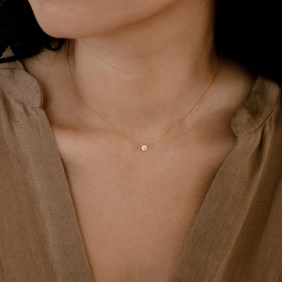 Delicate necklace with shiny details