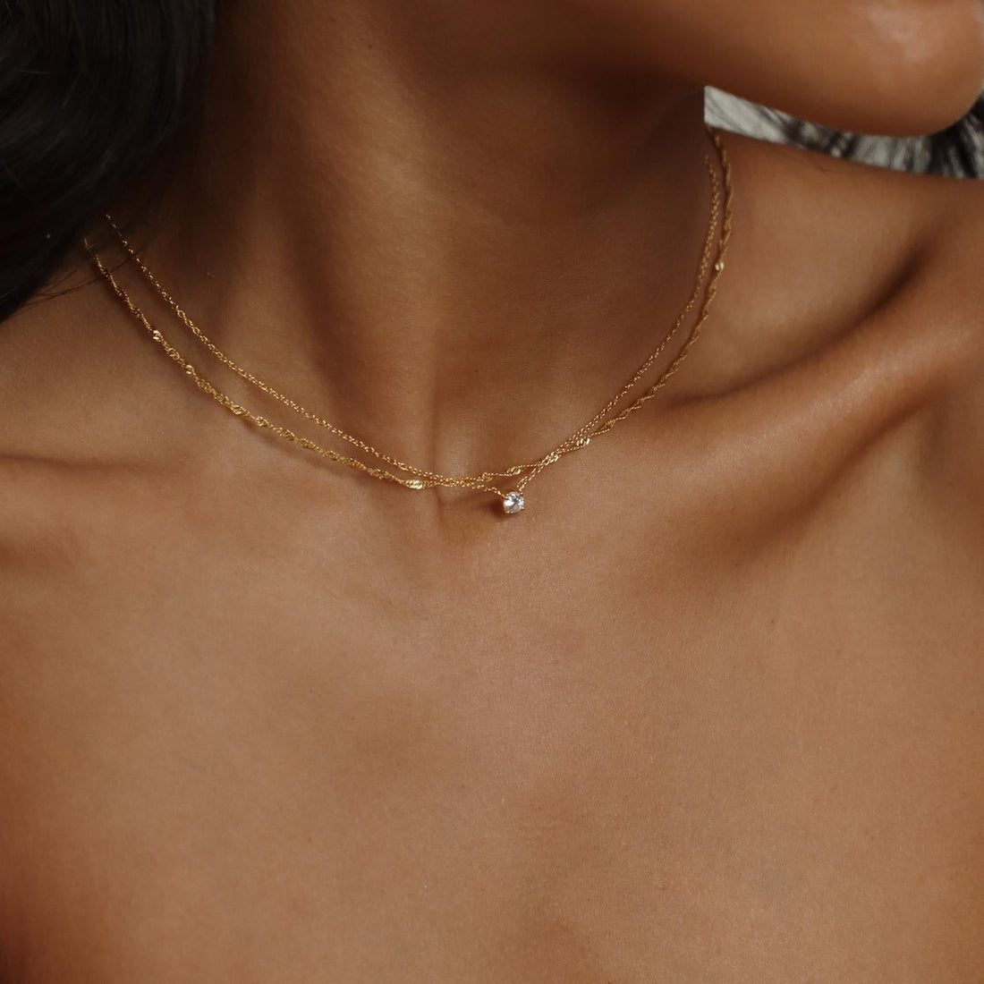 Delicate necklace with shiny details