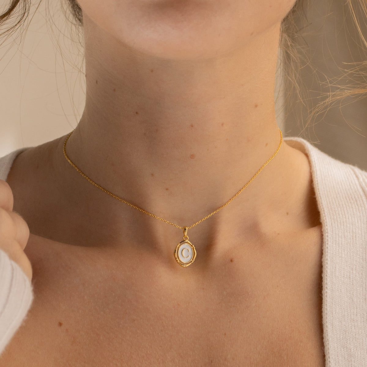Camille – Necklace with personalized initial pendant