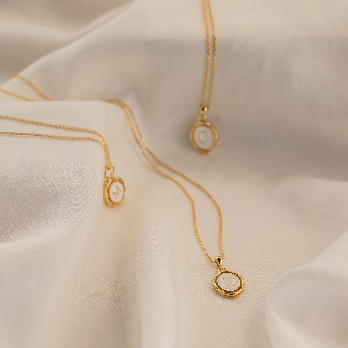 Camille – Necklace with personalized initial pendant