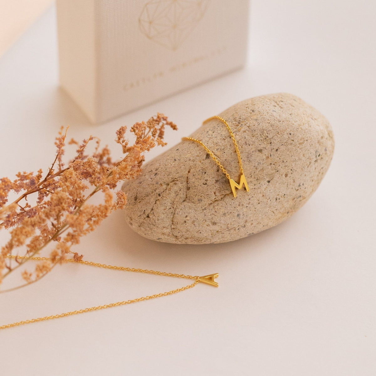 Jasmine – Delicate necklace with personalized initial