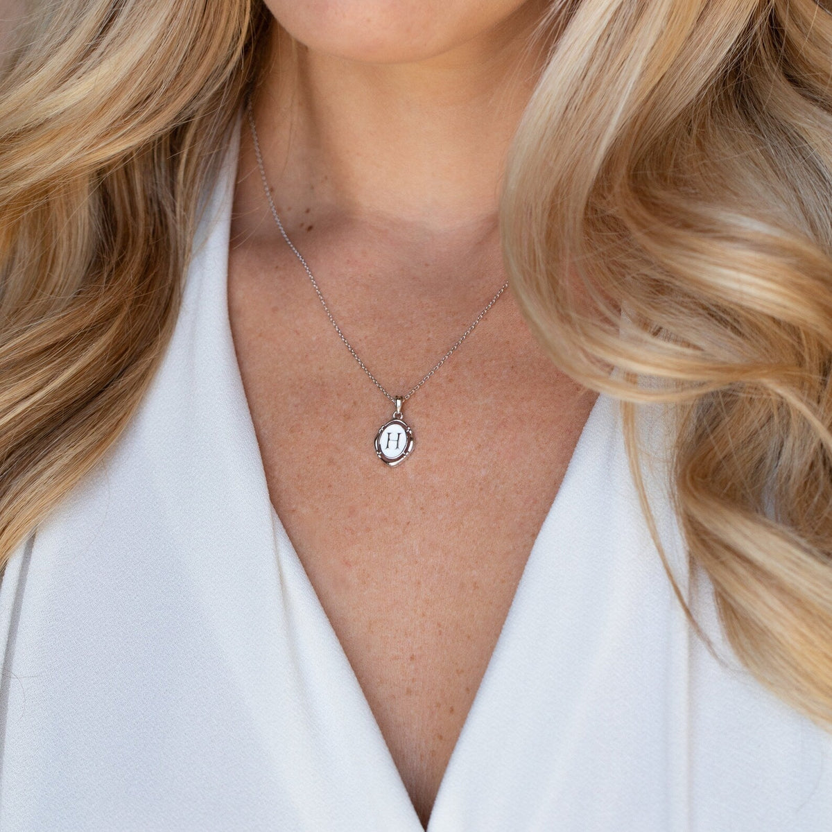 Camille – Necklace with personalized initial pendant