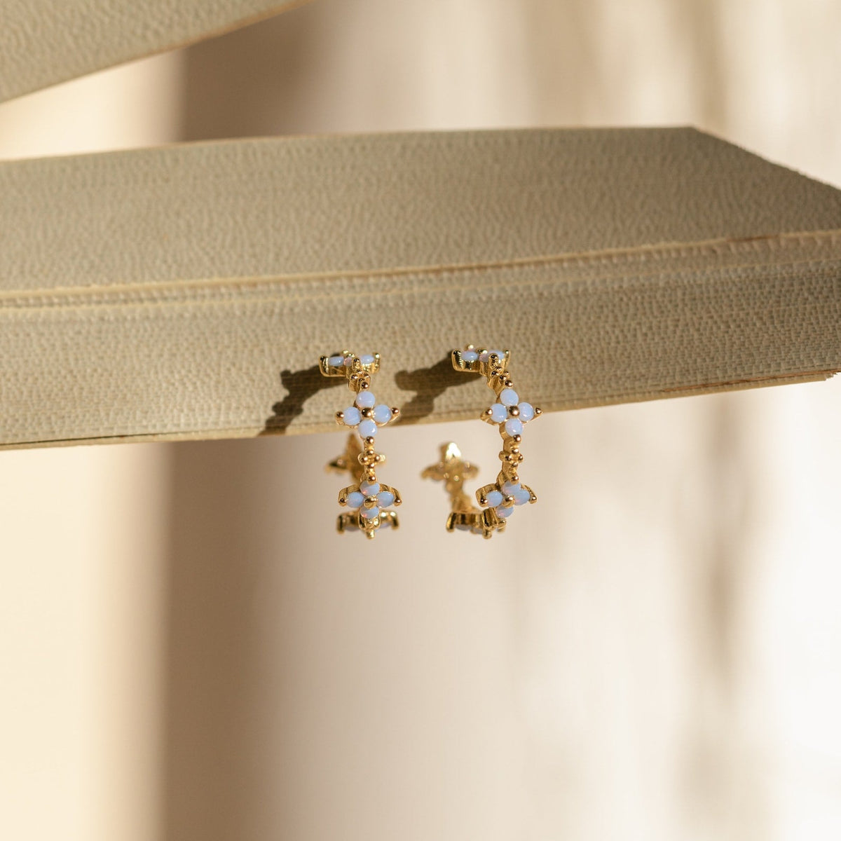 Earrings monuments - Hoops of ivy flowers