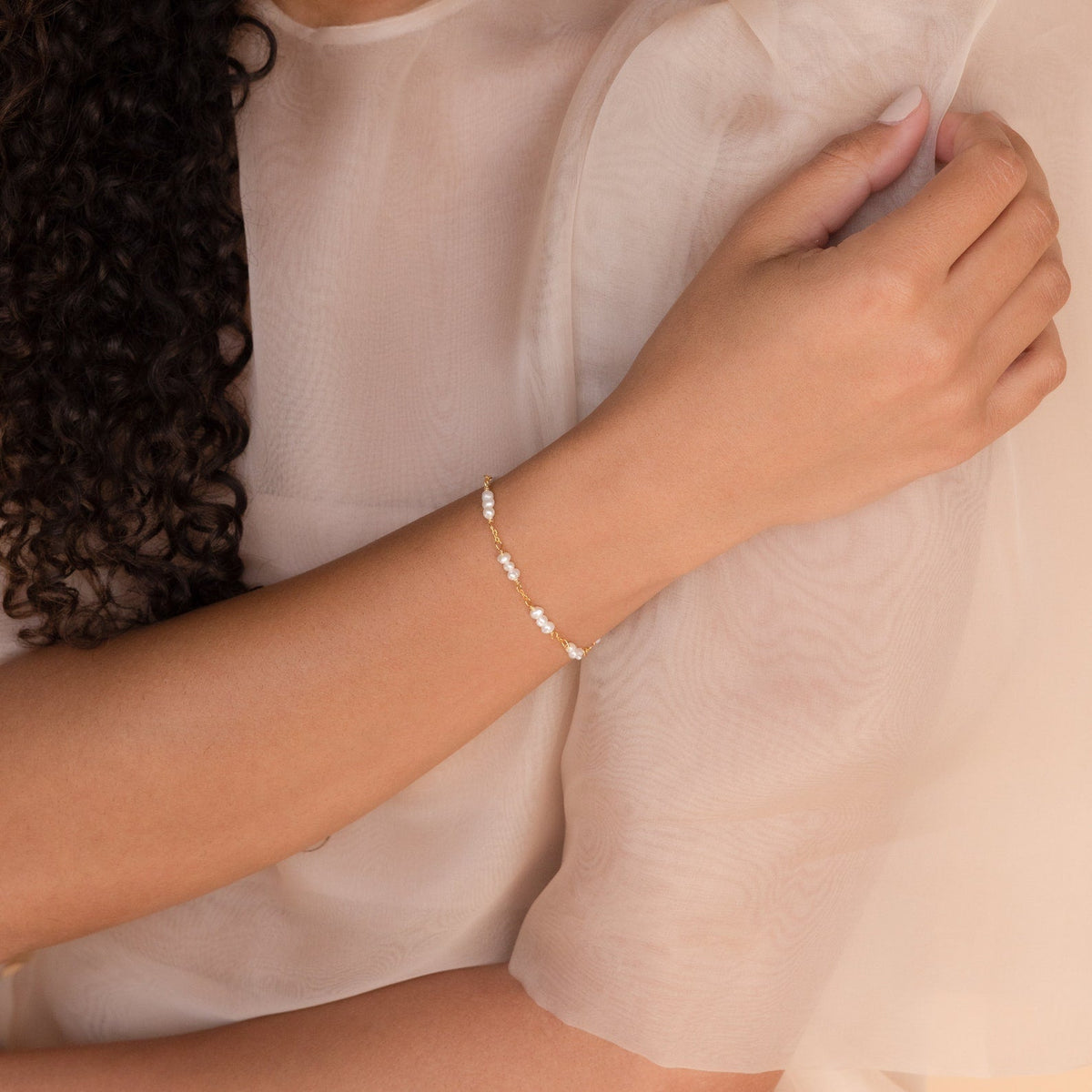 Hailey – Pearl Bracelet with Stations