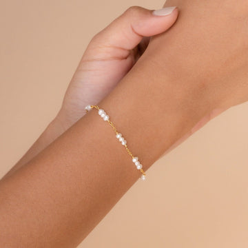 Hailey – Pearl Bracelet with Stations